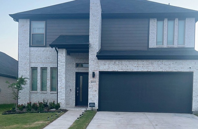 Get away cottage, in a quite neighborhood with a lot of spacious yard