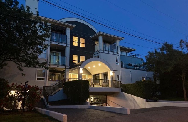 Get Away From your Cold Winter to this Lovely Condo by the Sea on the West Coast