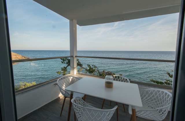 Get up, have breakfast and enjoy the fantastic sea view!
