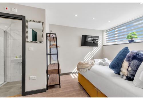 Get Your Zen On: Relaxing Studio in Central