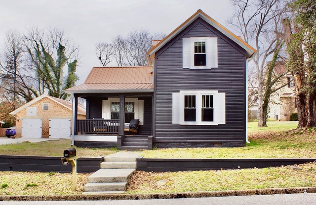 Getaway at this Charming Family Cottage