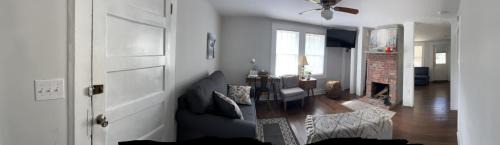 Getaway Country Cottage -Entire House w/Fireplace