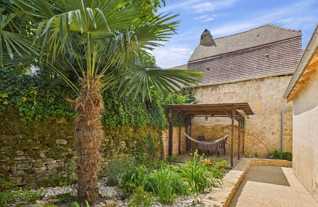 Getaway for 2 in Auriac with cozy garden