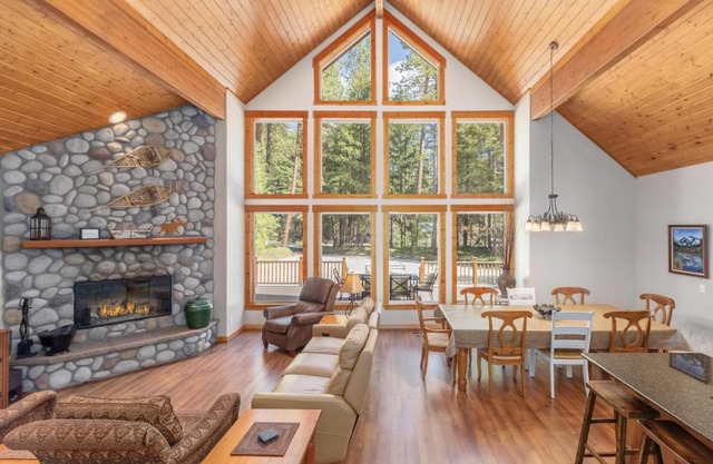 Getaway Moose by NW Comfy Cabins