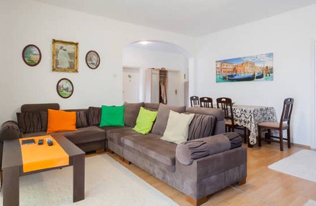 Giant 3 bedroom apartment (house)