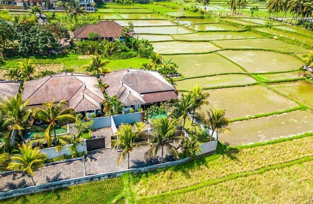 Gianyar Villa - Three Bedroom Villa, Sleeps 6