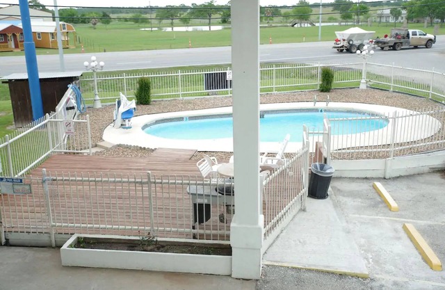 Giddings Executive Inn