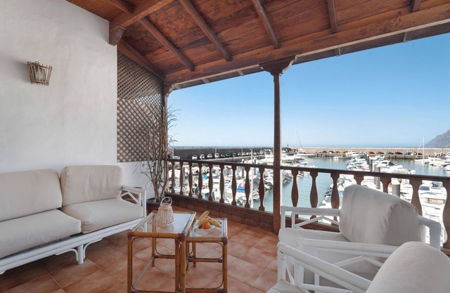 'Gigantes Sea View' Vacation with Sea Views, Balcony and Wi-Fi