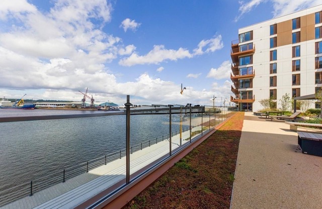 Gillingham's Best.Great Discount 4 long Term Stay.River View.Netflix & Parking.