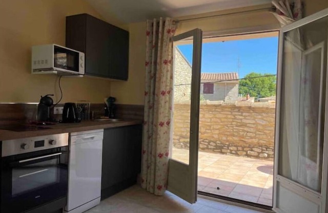 Gite 2 Personnes Avec Terrasse, Piscine et Jardin, la Closerie de Besocia