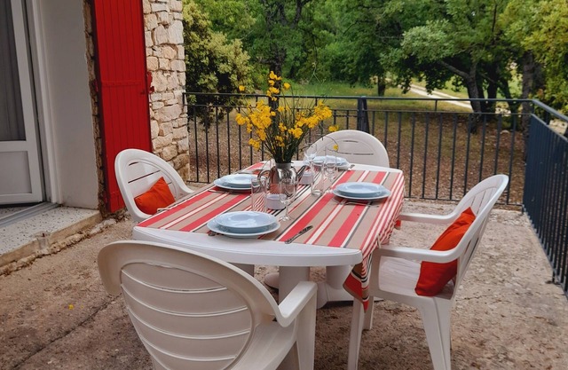 Gite des Vergiers 3* let yourself be seduced by the light and serenity of the setting