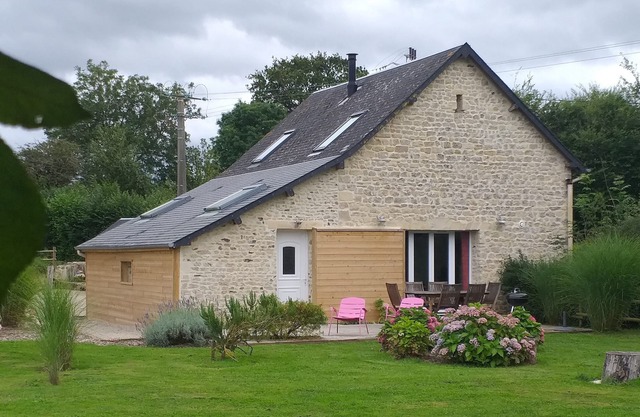 Gîte Dune between orchard and Omaha beach