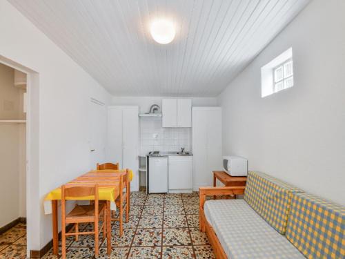 Gîte in holiday park with swimming pool