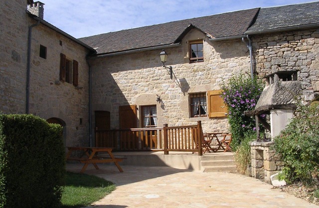 Gîte in the heart of the Parc des Grands Causses, typical of the Aveyron region animals welcome