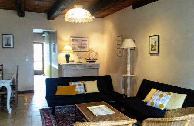 Gite in typical farmhouse on the banks of Rance