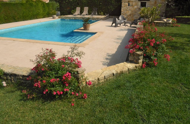 Gite l'Atelier with swimming pool