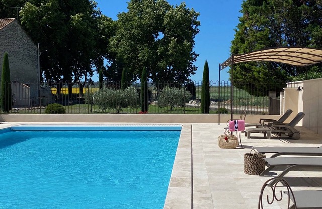 Gite L'Olivier 3 * with swimming pool in a Mas Provençal in the heart of Provence