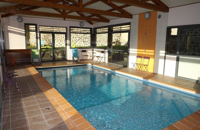 Gite Neussargues en Pinatelle, 5 bedrooms, 10 persons