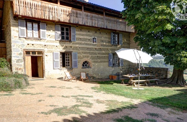 Gite Saint-Martin-la-Sauveté, 5 bedrooms, 10 persons