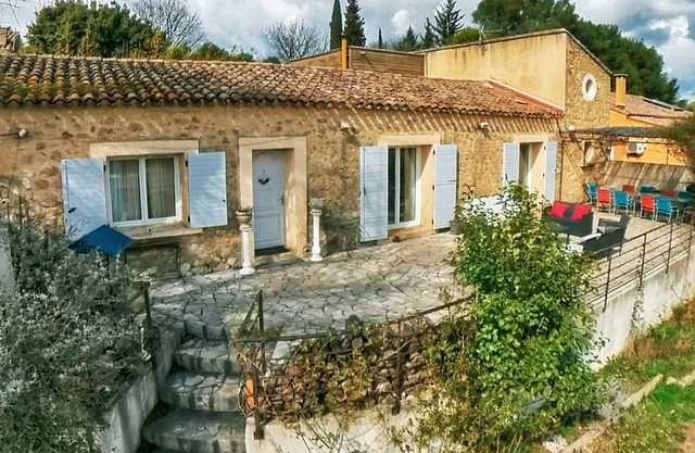 Gîte with swimming pool and jacuzzi for 15 people