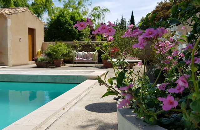 Gites Lou-Cabanoun. Well-being. Pool and pool house (massage) up to 8 people