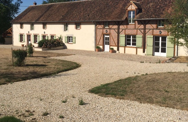 GITES: SOLOGNE / PUISAYE / HOUSE GUARD / SHEEP - close to SANCERRE