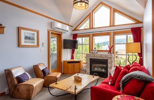 Glacier Lodge: Steps to Trails & Nature