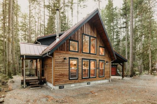 Glacier Springs Cabin 39 - New Modern-Rustic Cabin with Air Conditioning