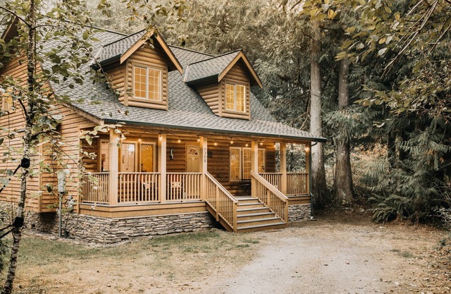 Glacier Springs Cabin 89 Cedar and Log Cabin close to skiing and hiking