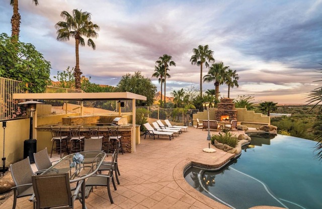 Glamorous Villa Overlooking Stunning Desert Views