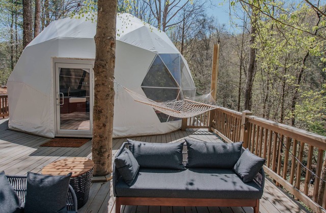 Glamp Blue Ridge - Dome 7, Amelia. Escape to a dome on the falls.
