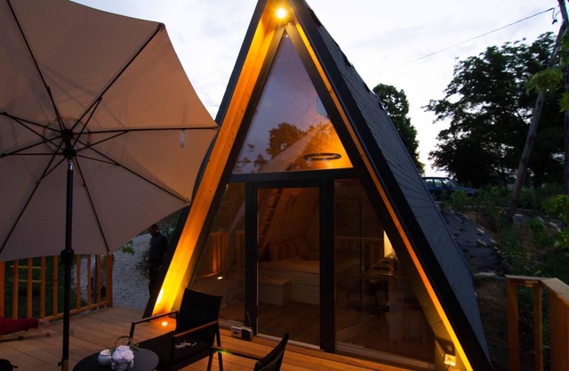 Glamping Holiday House -NO hot tub
