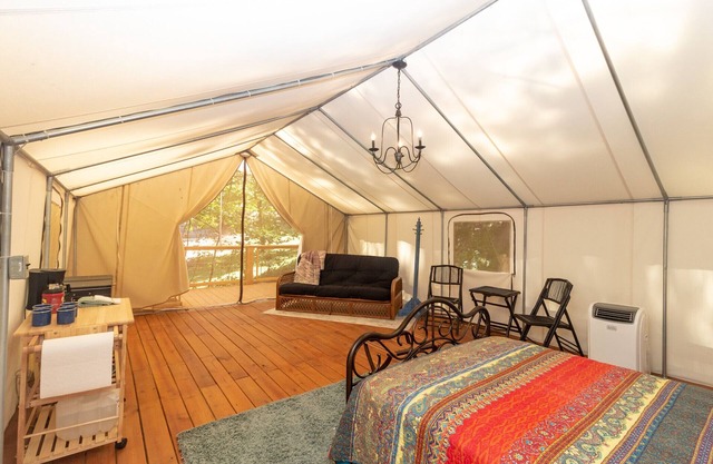 Glamping at Copperhill - Miner