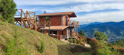 Glamping en Medellín - Kinsho Glamping - Cabaña con Jacuzzi privado