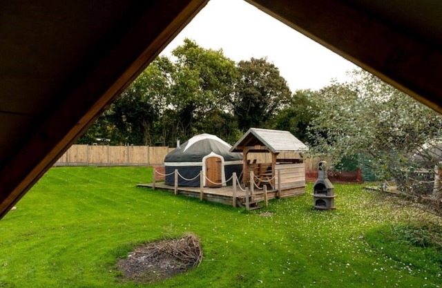 Glamping luxury Four Person Mongolian yurt - Binham Blue