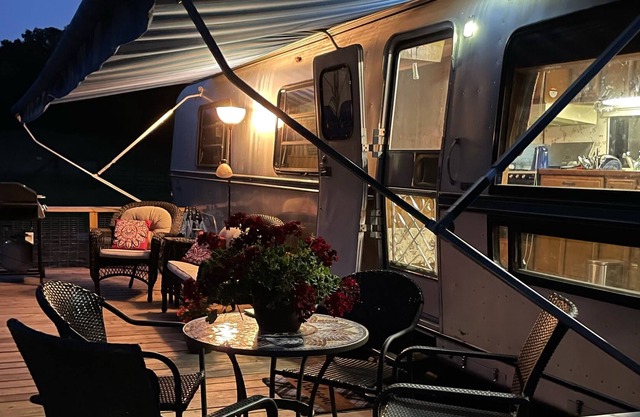 Glamping with Donkeys!—The Big Avion