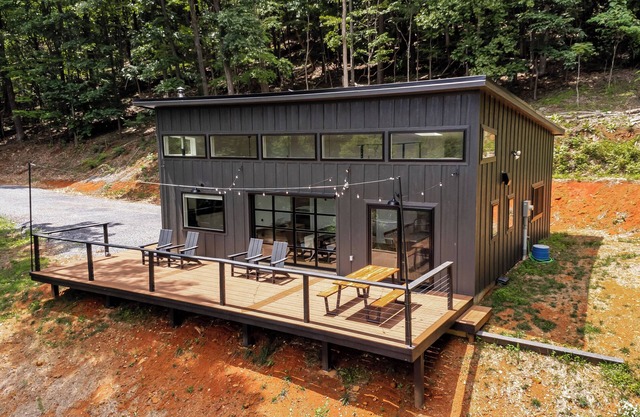 "Glass & Pine" Home close to Bold Rock & Vineyards