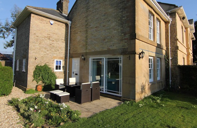Glebe Cottage is part of Manse Manor Hall, which was the formally the Vicarage