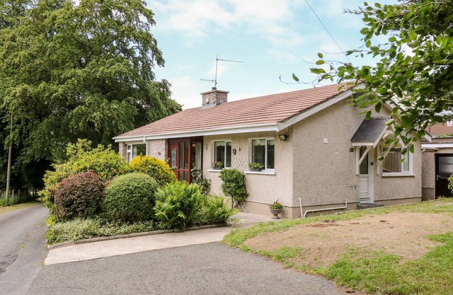 GLEBE FARM COTTAGE, pet friendly in Rathfriland, County Down