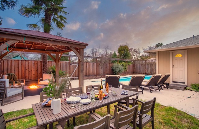 Glen by AvantStay | Sleek & Charming Home in Wine Country w/ Pool & Hot Tub