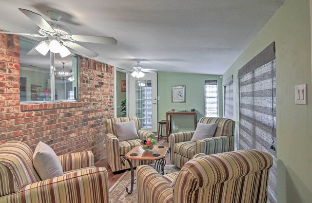 Glen Rose Ranch House - Walk to Downtown!