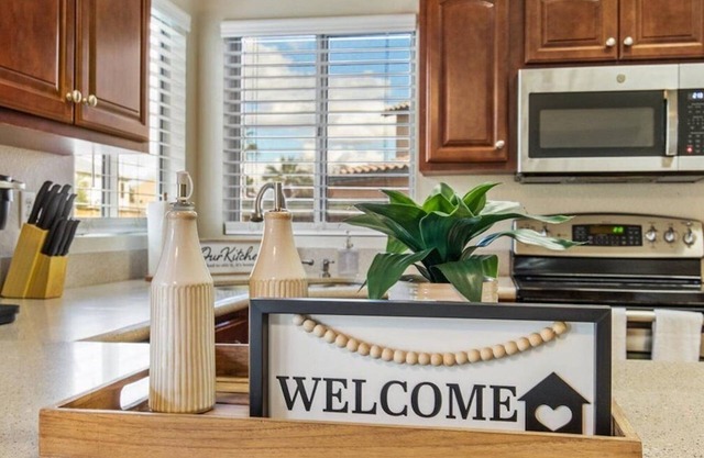Glendale 4 Bdrm w/Backyard Oasis. Pool and Spa!