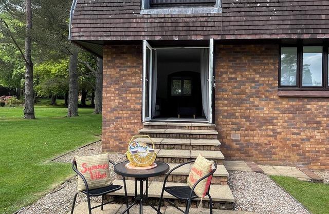 Gleneagles Rental is a lovely 1 bedroom flat set as a Superking or twin beds. nn