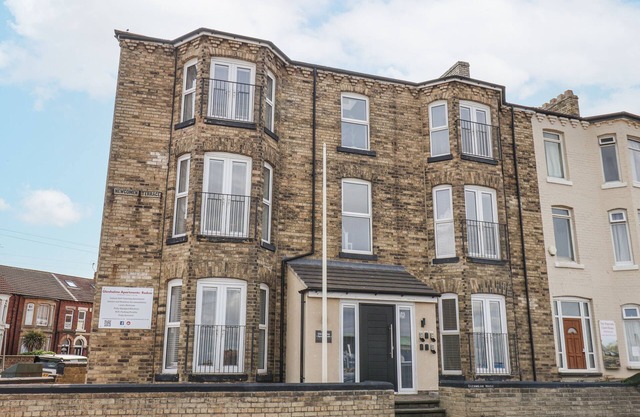 GLENHOLME APARTMENT 2, pet friendly in Redcar