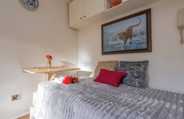 Glenville Apartment
