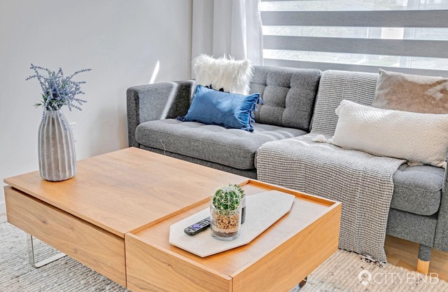 Glenwood. Sleeps 6. 8 mins to WEM.