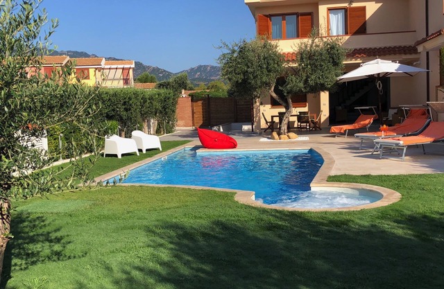 Gli Ulivi, Luxury Villa with private heated swimming pool, Jacuzzi, free WI-FI