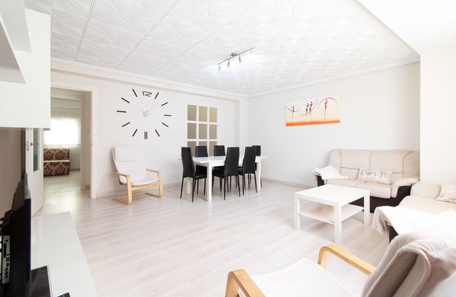 Global Properties: 4-bedroom apartment 100 m from the beach