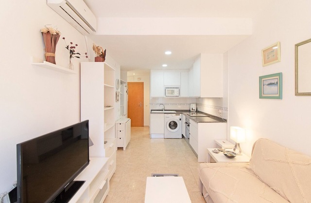 Global Properties: Practical flat in Puerto de Sagunto close to the beach