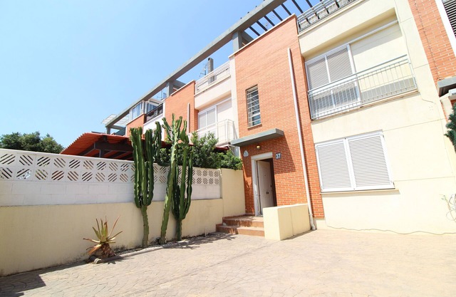 Global Properties: Modern and practical townhouse in Puerto de Sagunto